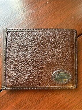Fossil Men's Dark Brown Leather Bifold Wallet with Metal Logo